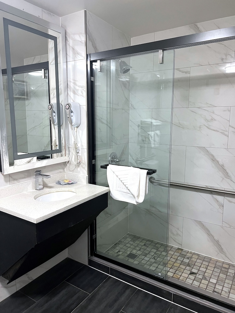 Lotus BLU Inn & Suites - photo 42