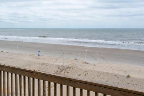 Admiral's Quarters by Oak Island Accommodations - photo 12