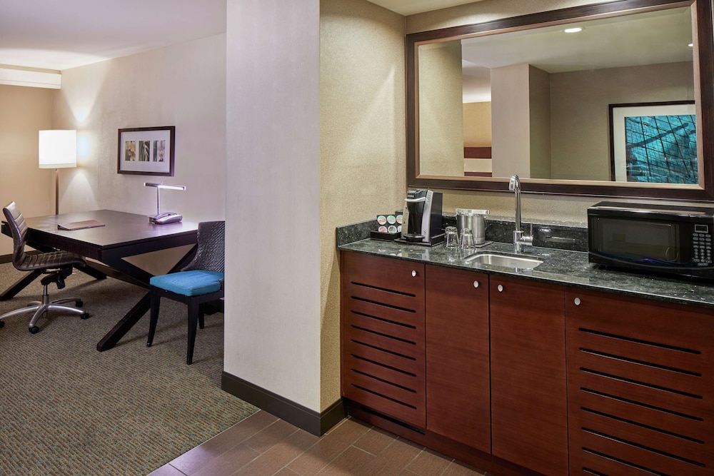 DoubleTree by Hilton Hotel Alana Waikiki Beach - photo 13