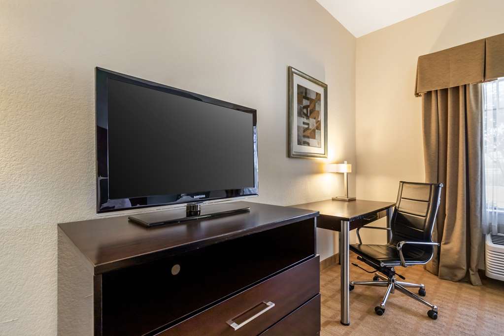 Best Western Plus Lytle Inn & Suites - photo 14