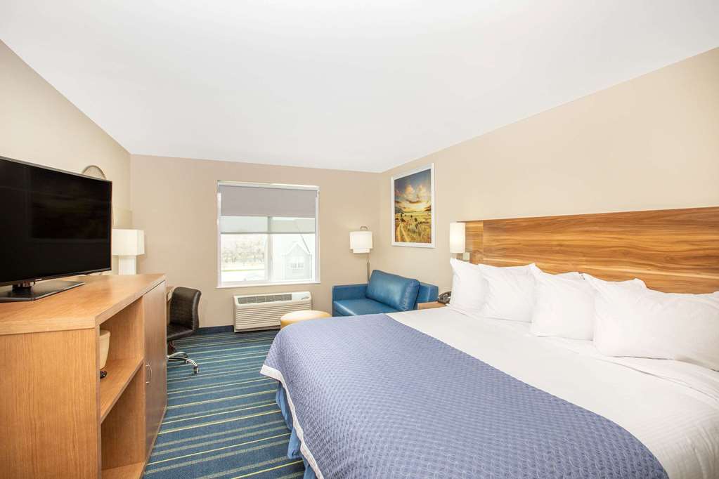 Days Inn & Suites by Wyndham Kearney - photo 13