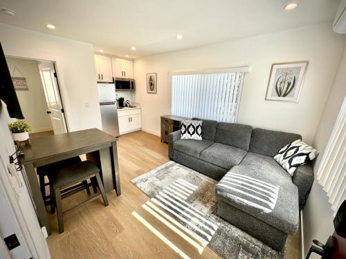 Rp415b Inviting 1 Bedroom Haven In Captivating Burbank 22009553 — Burbank