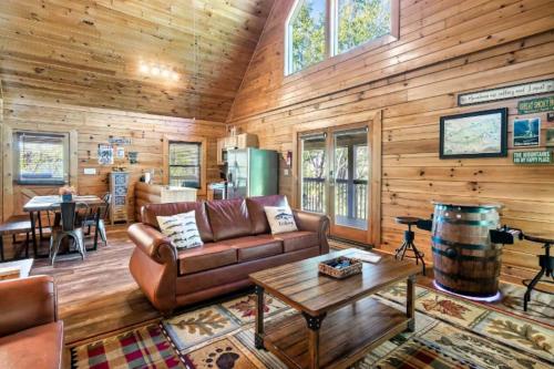 Trout and About Forge Cabin Hot Tub — 4-Star Luxury Hotel in Sevierville, United States