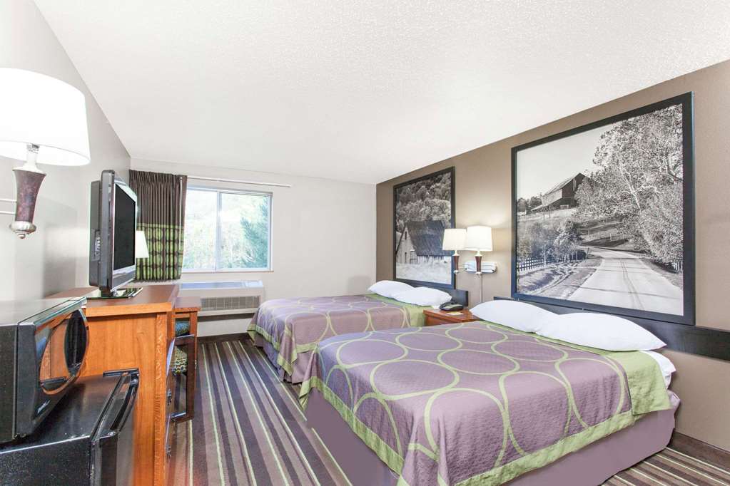 Super 8 by Wyndham Richlands Claypool Hill Area - photo 13