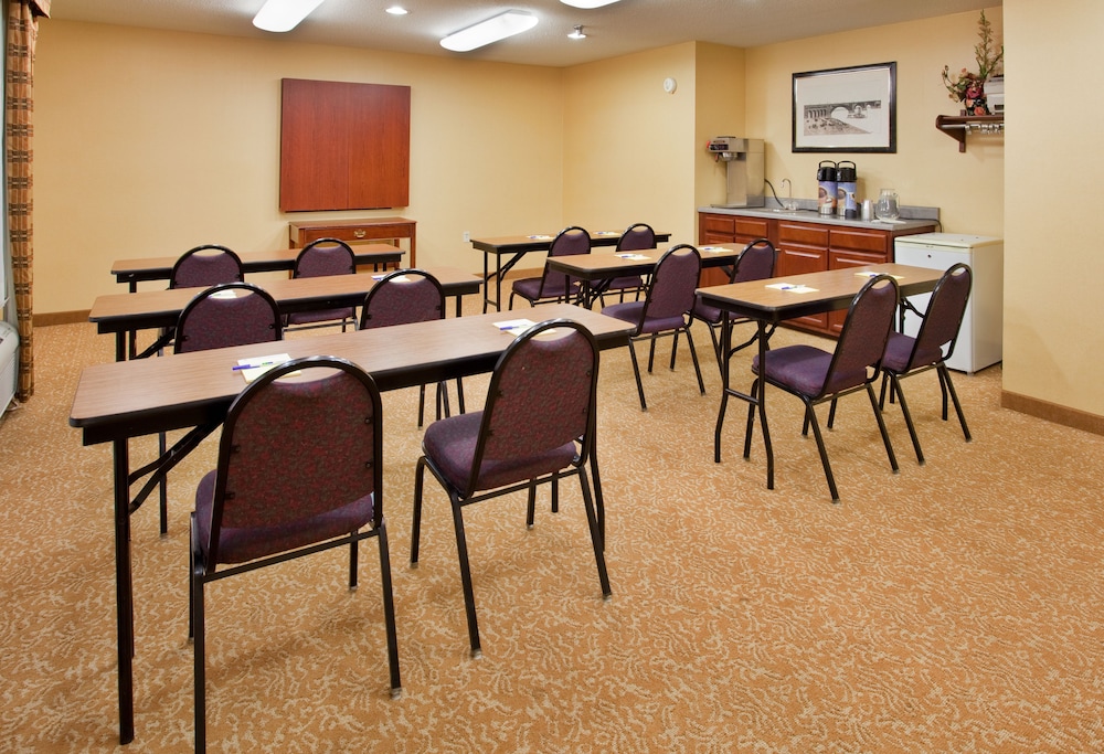 Holiday Inn Express & Suites St. Louis West Fenton by IHG - photo 53