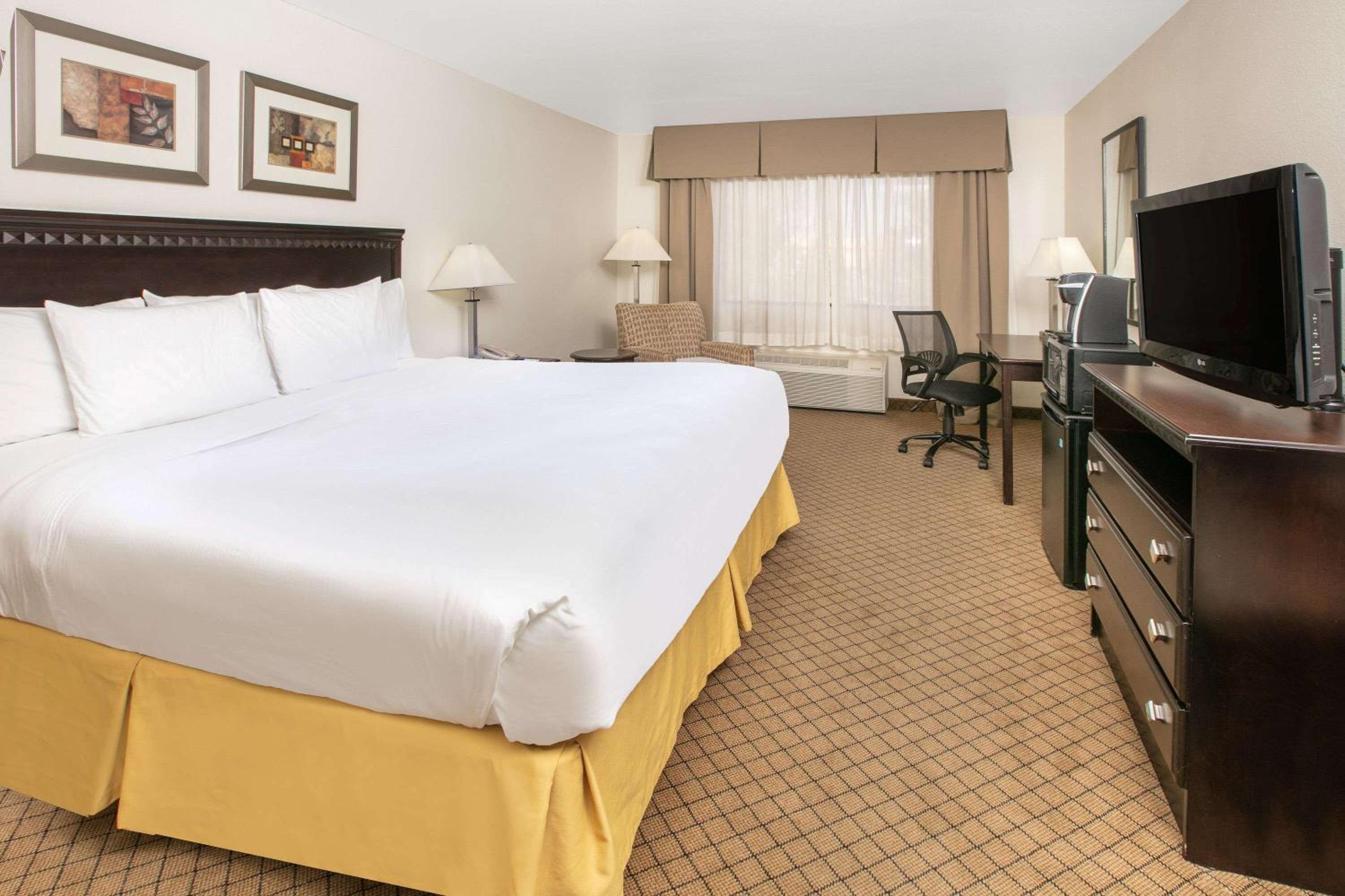 Baymont by Wyndham Roswell - photo 6