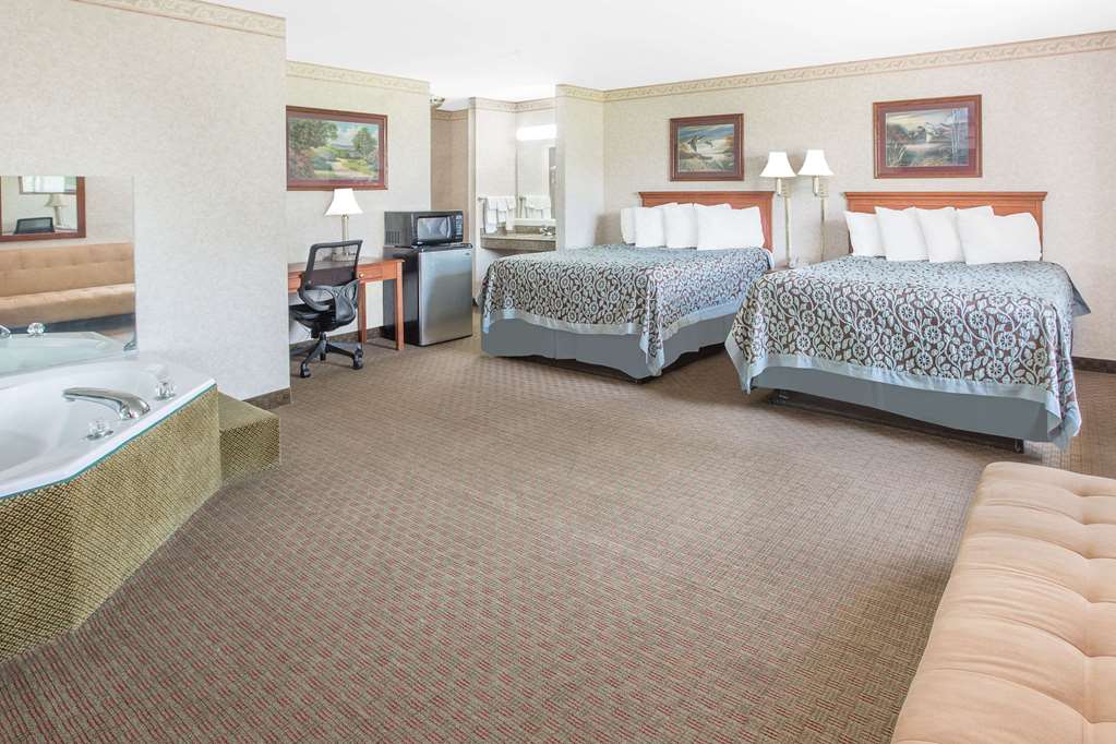 Days Inn & Suites by Wyndham Brinkley - photo 13