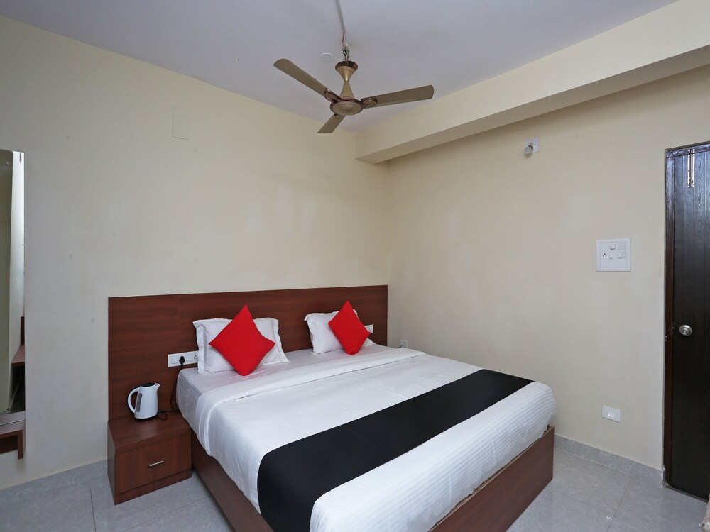 Capital O 37885 Ekamra Inn