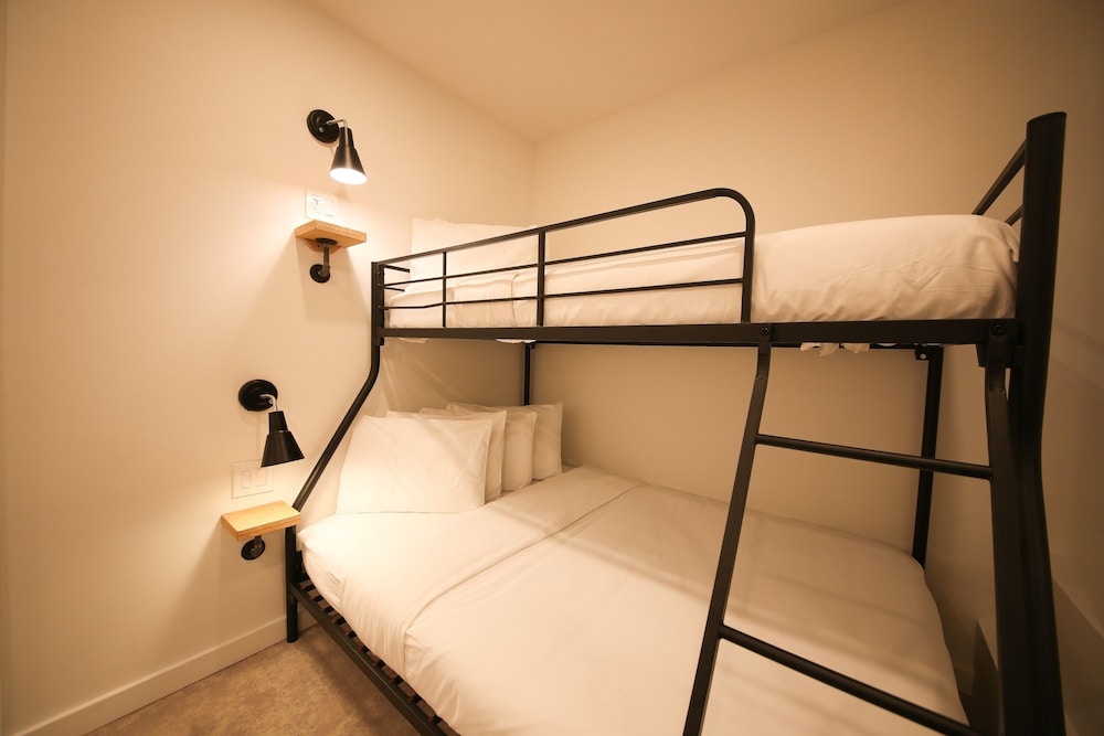 Doxie Hotel - photo 12