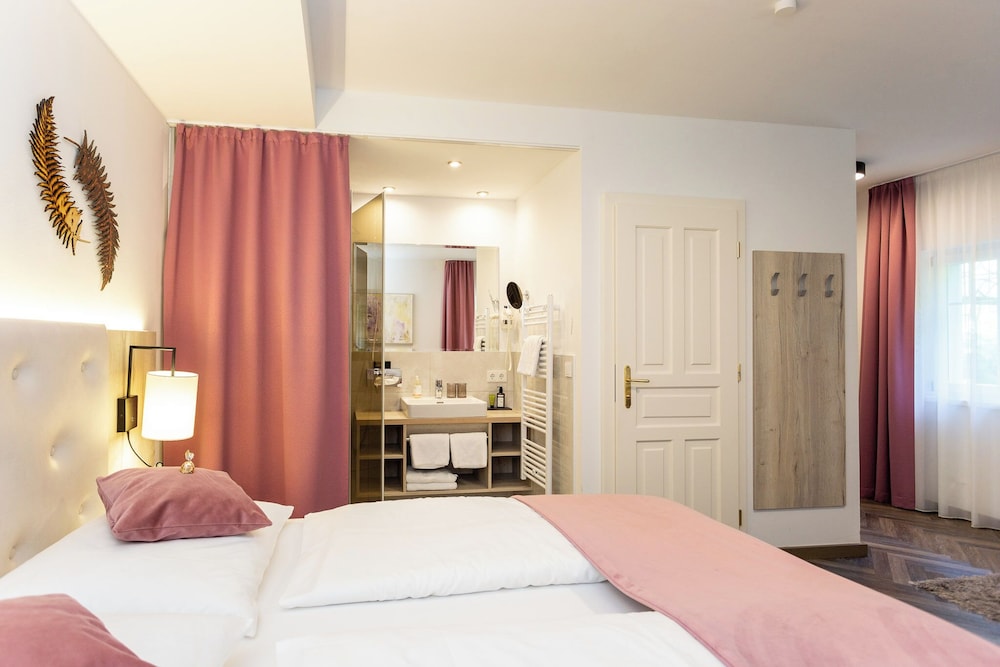 Hotel Bergvilla — 4-Star Luxury Hotel in Muntlix, Austria