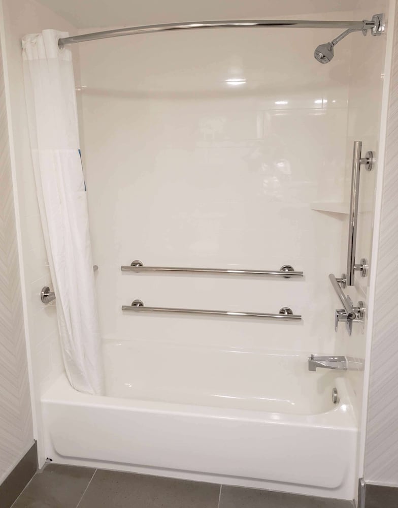Hampton Inn Greensburg - photo 17