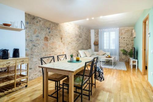 Elena Apartments Girona — 4-Star Luxury Hotel in Girona, Spain