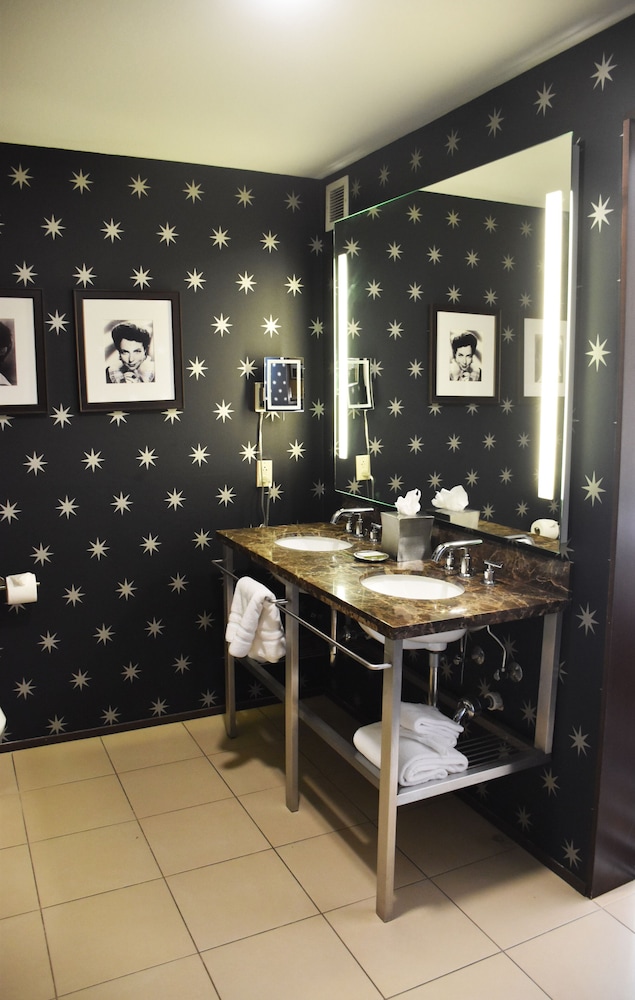Moonrise Hotel - photo 17