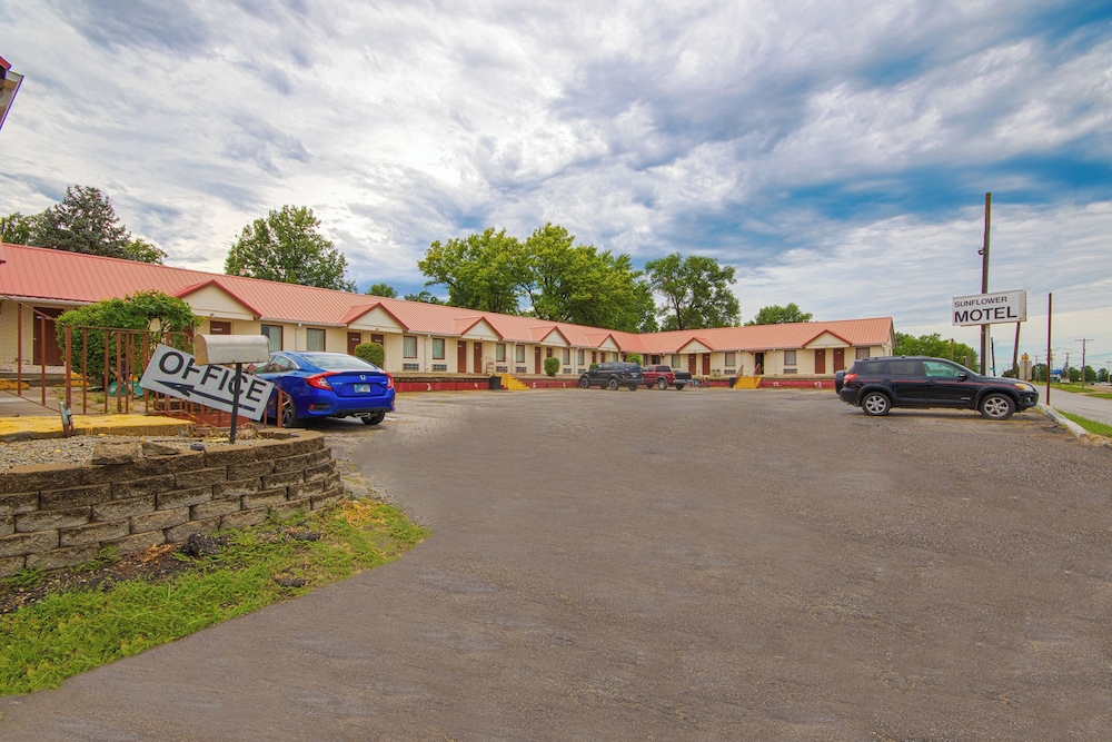 Sunflower Motel Hiawatha By OYO - photo 46