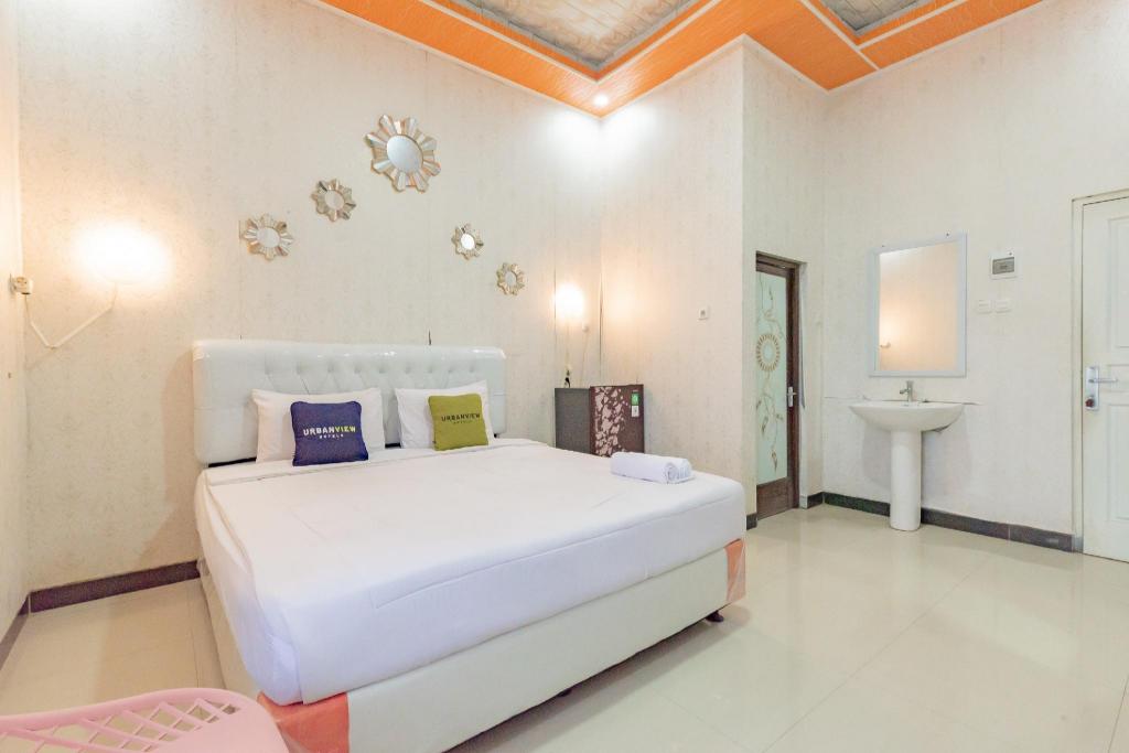 Urbanview Hotel Rifal Home Tegal in Tegal, Indonesia