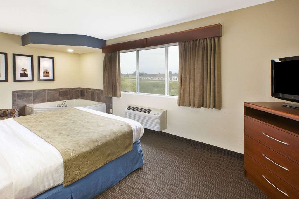 AmericInn by Wyndham Bay City - photo 21