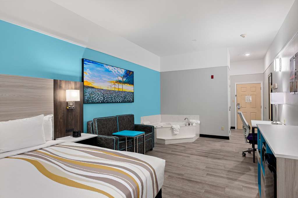 La Quinta Inn & Suites by Wyndham Raymondville - photo 70