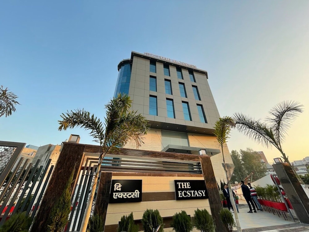 The Ecstasy Hotel - last minute hotel in Lucknow