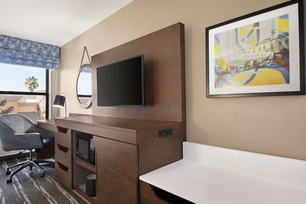 Hampton Inn Tracy - photo 9