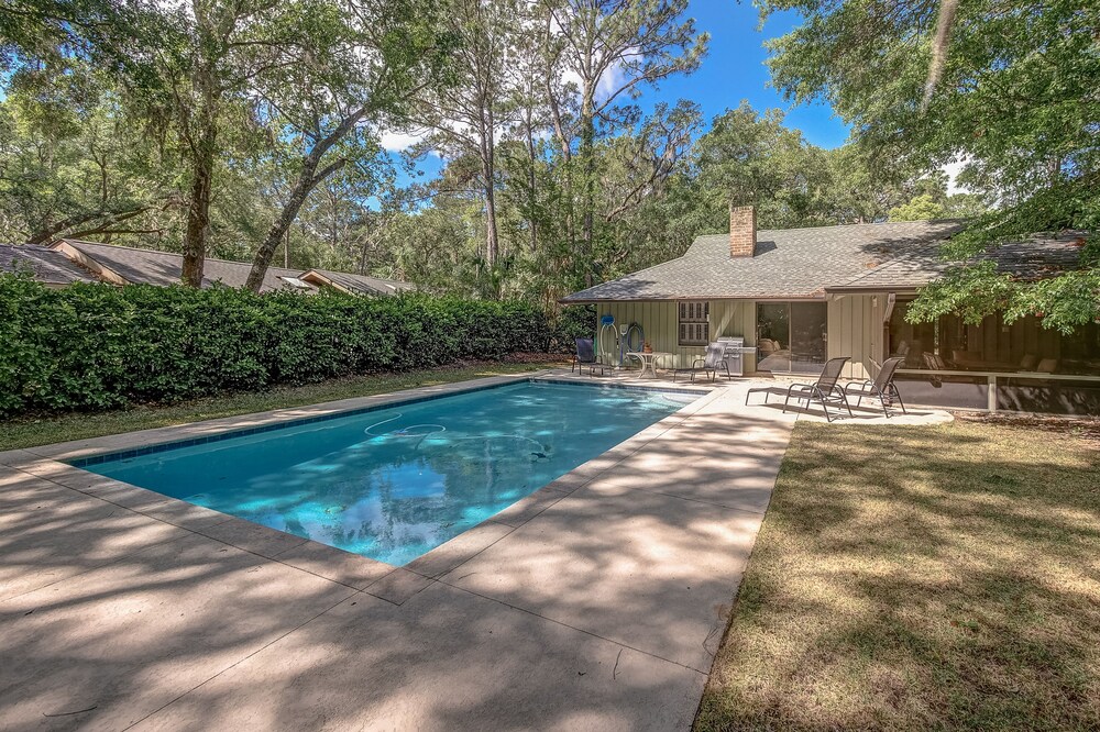 11 Deer Run Lane in Hilton Head Island, United States