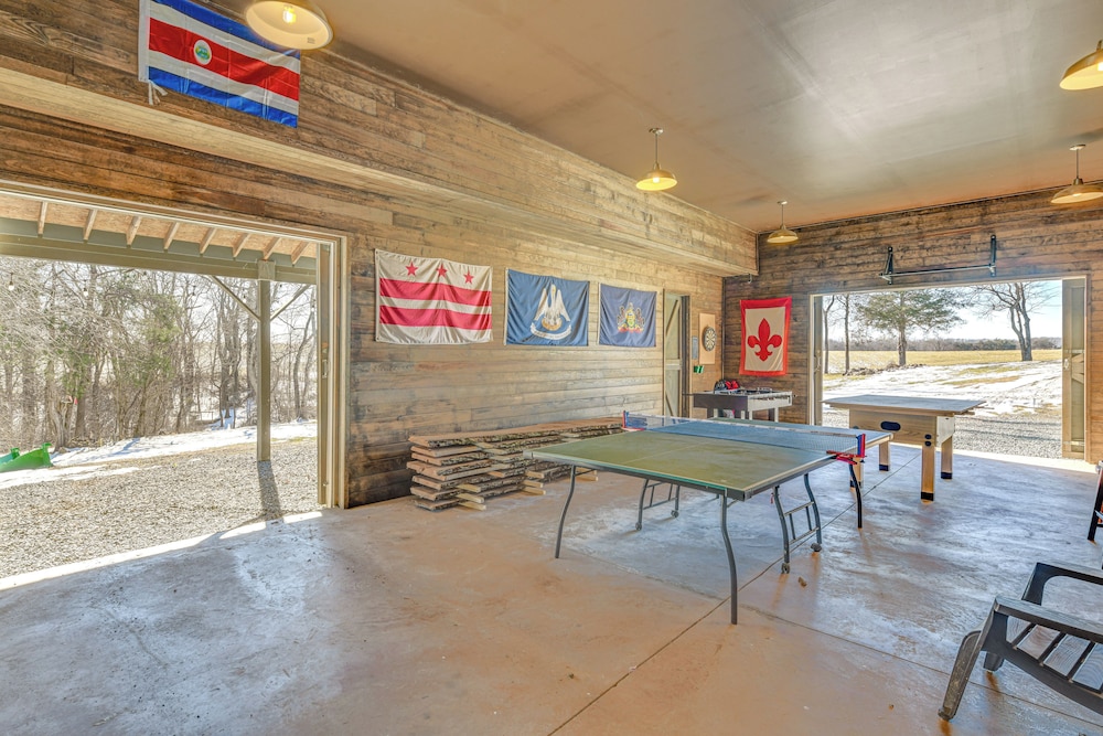 Countryside Barndominium in Virginia w Patio — hotel in Louisa