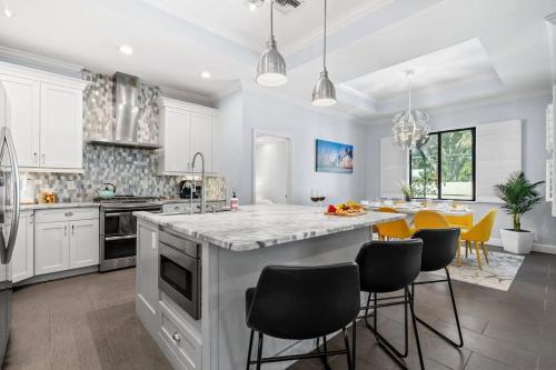 Close2Beach HeatedPool FirePit FencedYard Sleeps10 in Bonita Springs, United States