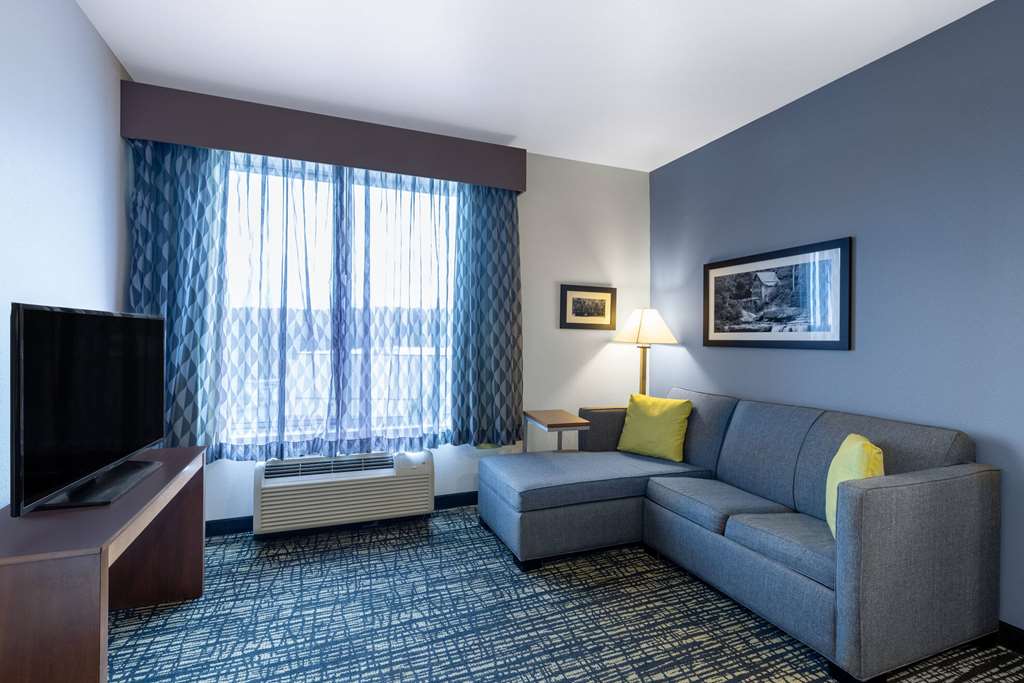La Quinta Inn & Suites by Wyndham Morgantown - photo 50
