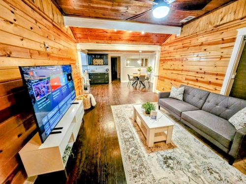 Woodhaven Cottage Downtown McKinney — 4-Star Luxury Hotel in Mckinney, United States