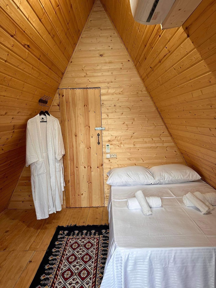 Thomas Hut — Khelvachauri — photo 5