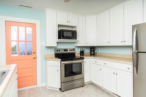 Salty But Sweet by Oak Island Accommodations - photo 25