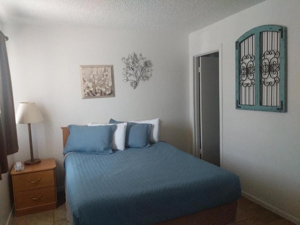 Little Daisy Motel - photo 12