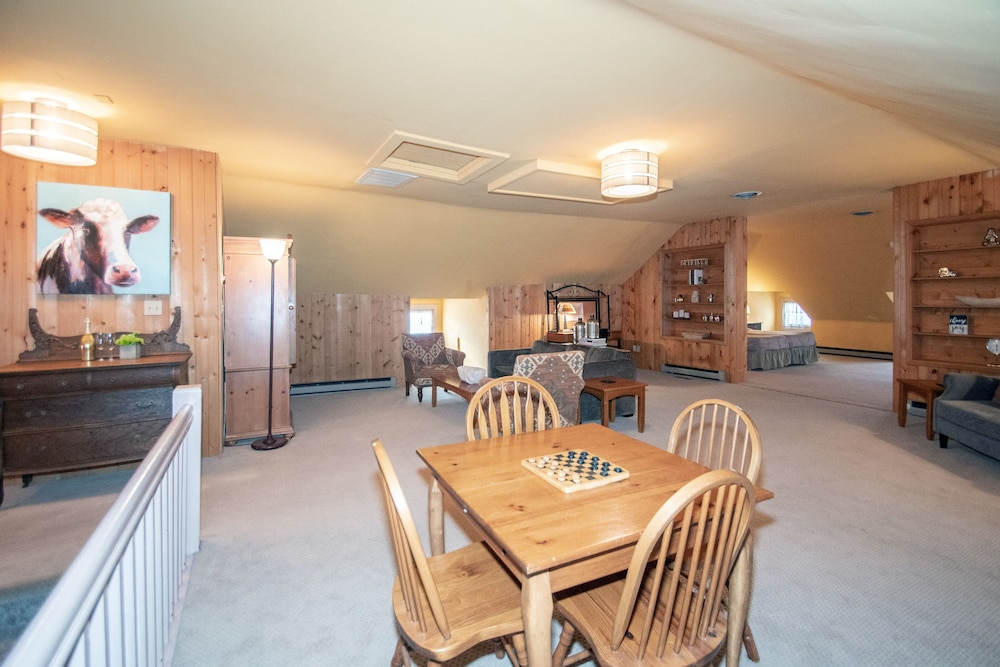 Looking Glass Inn - photo 35