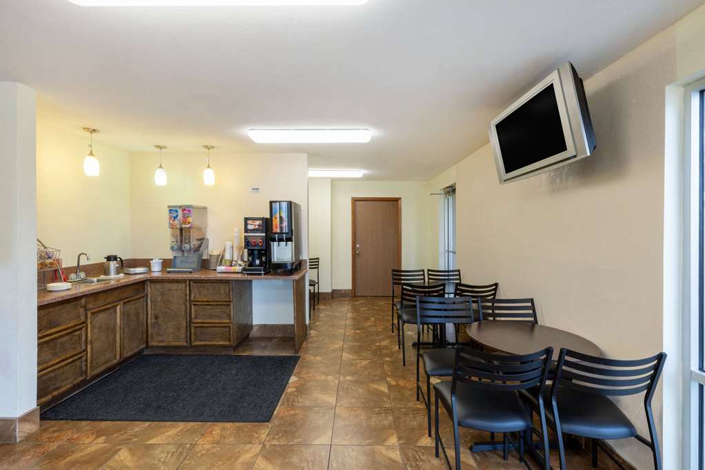 Super 8 by Wyndham Seguin - photo 29