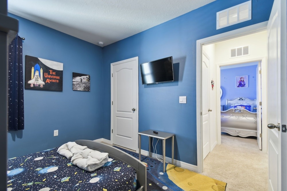 7704oml solterra Resort 7 Bedroom Home by RedAwning - photo 13