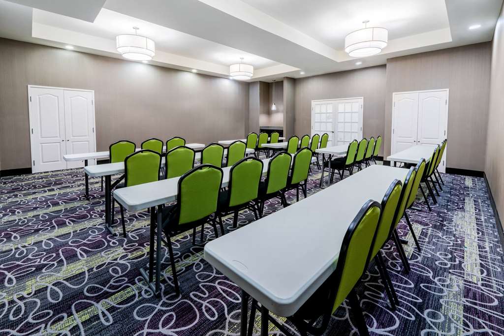 La Quinta Inn & Suites by Wyndham DFW Airport West Bedford - photo 27