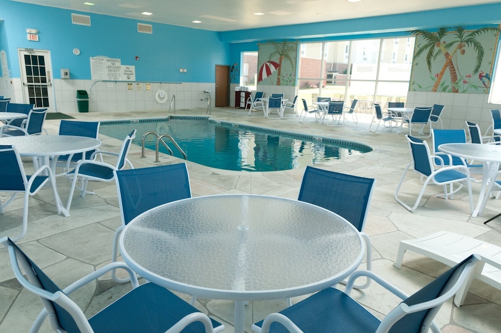 Holiday Inn Express & Suites Bloomington Normal by IHG - photo 8