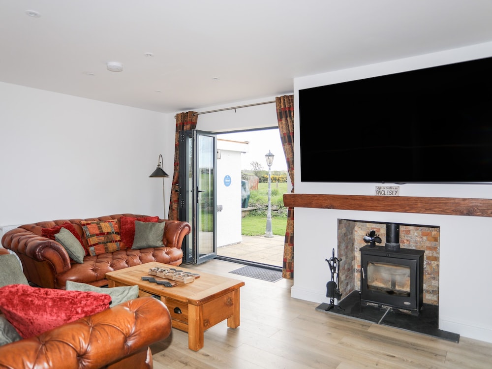 The Hawthorns - carbon neutral hotel in Amlwch