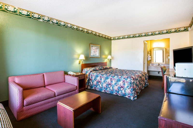 Relax Inn Milledgeville - photo 18