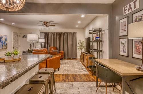 Huge Yard Family friendly Smart home Walk To Beach Dunes Hiking Trails — 4-Star Luxury Hotel in Miller, United States