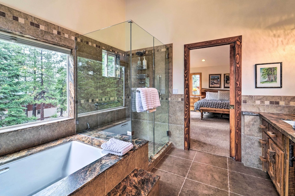 Tahoe Donner Retreat w Hot Tub & Fireplace - photo 4