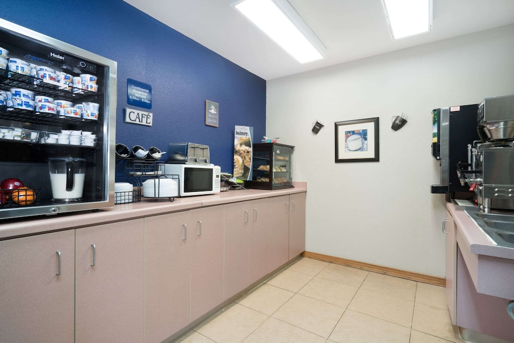 Microtel Inn by Wyndham Onalaska La Crosse - photo 13