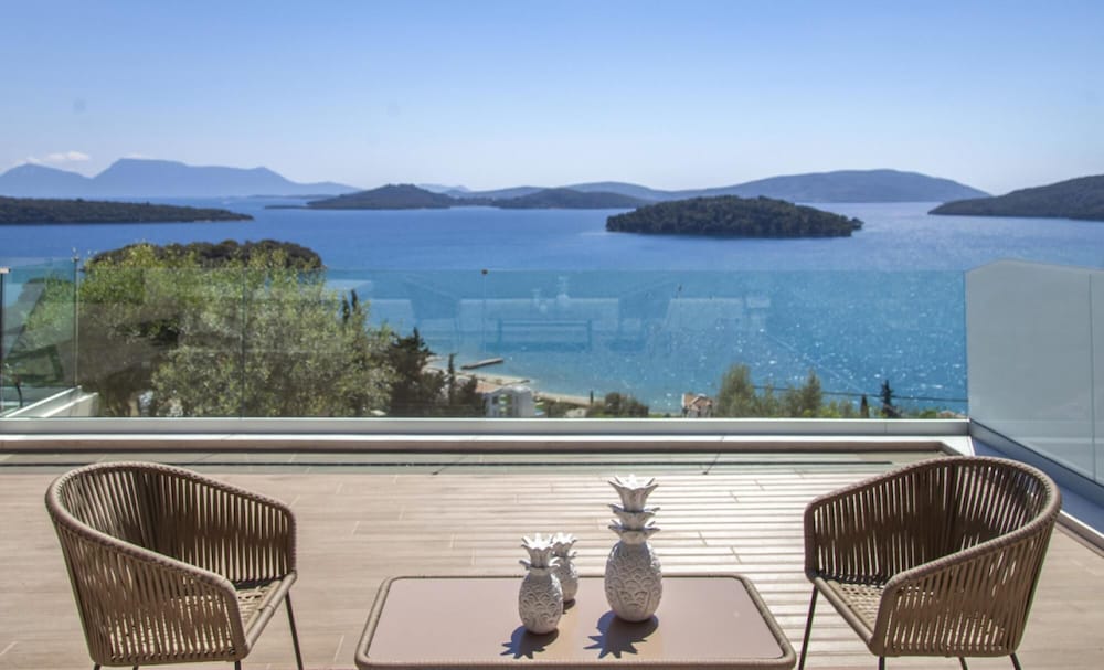 Smirties Villas — 4-Star Luxury Hotel in Lefkada, Greece