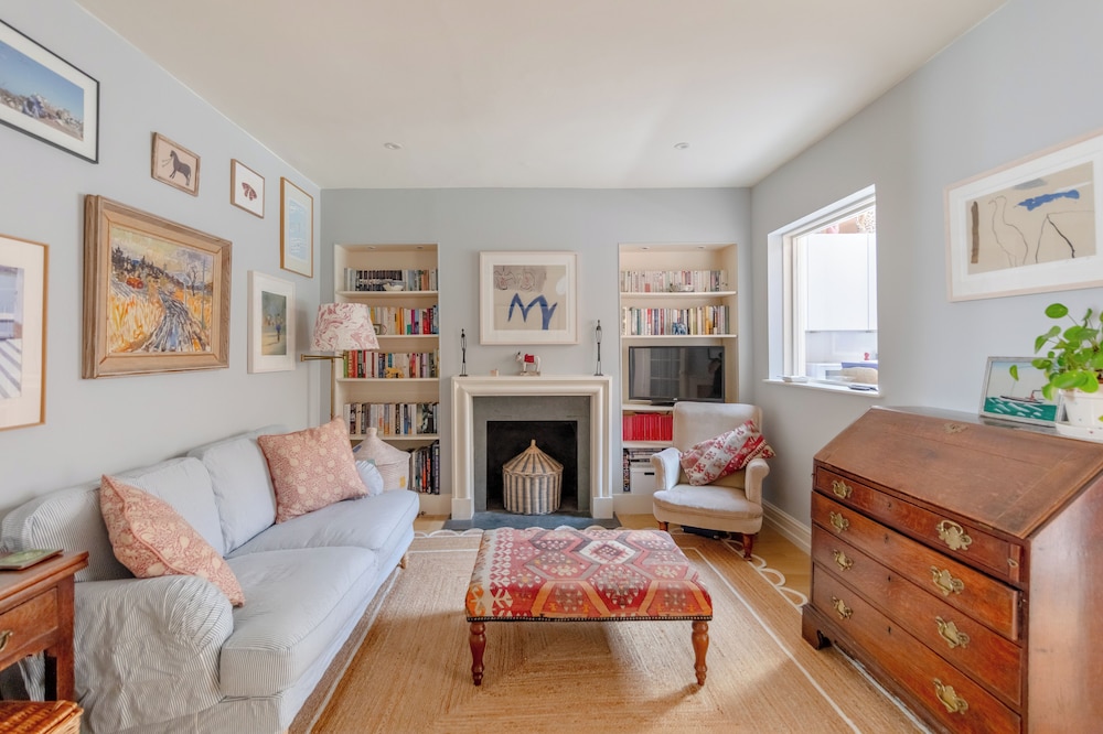 Beautiful Family Friendly 3BD House North Sheen — 4-Star Luxury Hotel in Richmond, United Kingdom