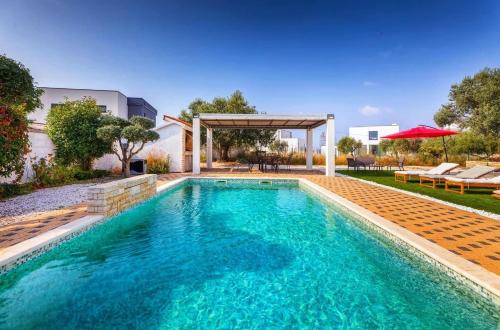Villa Sunshine Private Heated Pool & Sport Fields — 4-Star Luxury Hotel in Galizana, Croatia