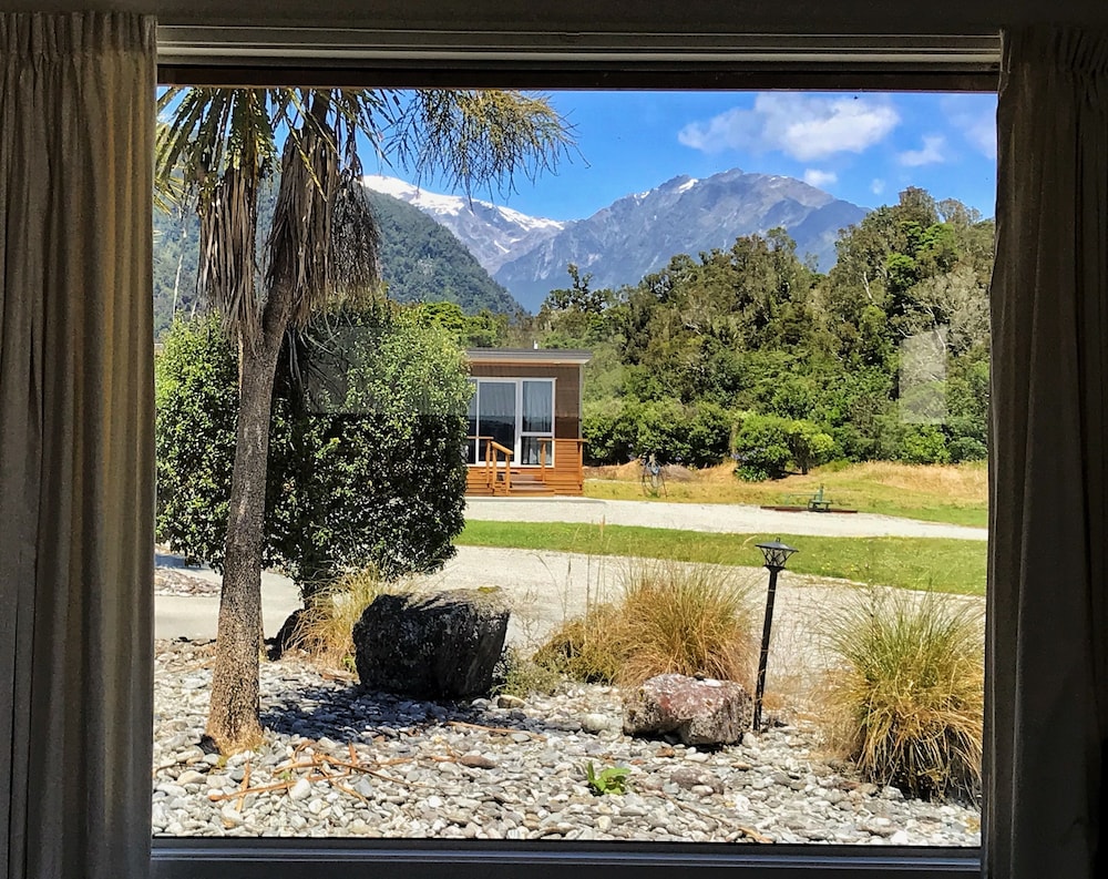 Franz Alpine Retreat in Hokitika, New Zealand