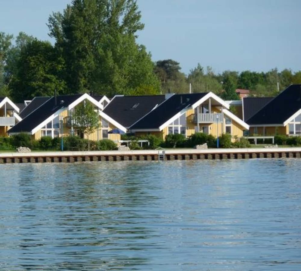 Ferienhaus im skandinavischen Stil — 4-Star Luxury Hotel in Rechlin, Germany