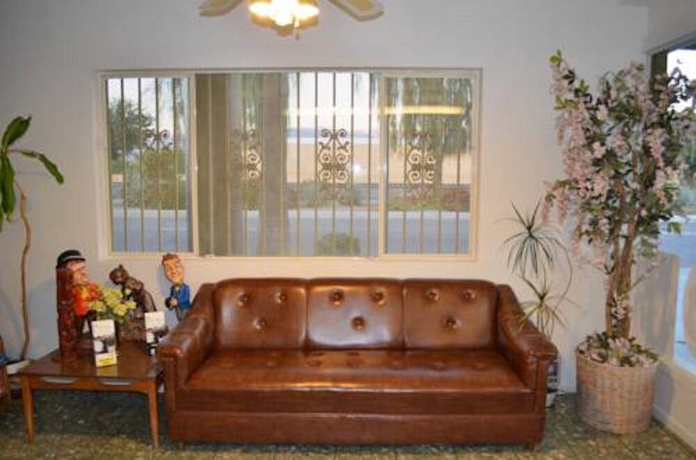 Tropics Motor Hotel - photo 3