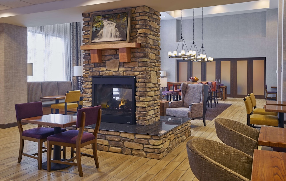 Hampton Inn & Suites Roseburg - photo 3