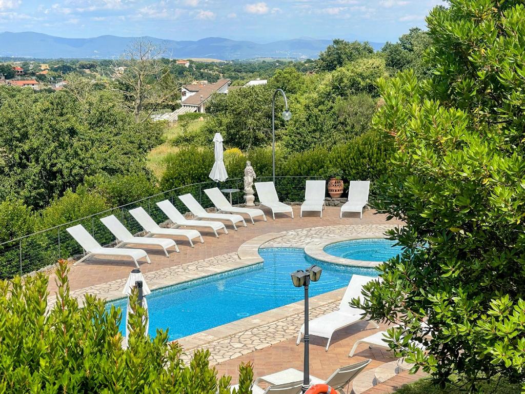 Pool Jacuzzi and Events Room Charming Villa in Umbria Sleeps 24 Lake View — 4-Star Luxury Hotel in Montefiascone, Italy