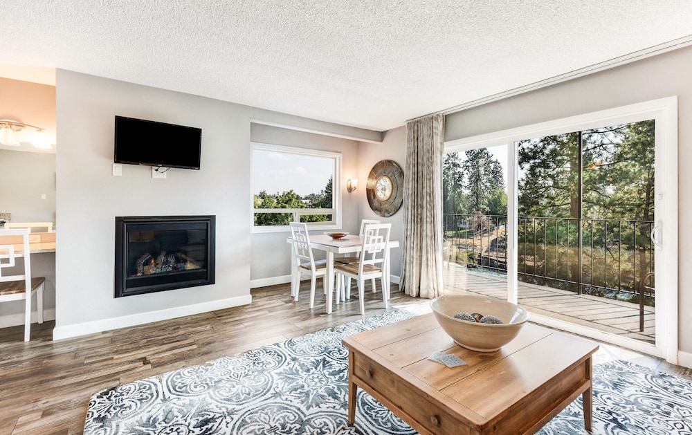 Bend Riverside Inn & Suites - photo 84